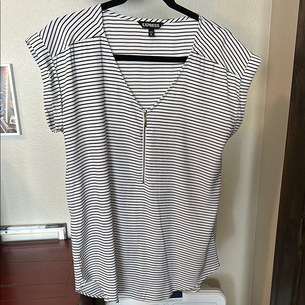 Express Monochrome Striped V-Neck Top